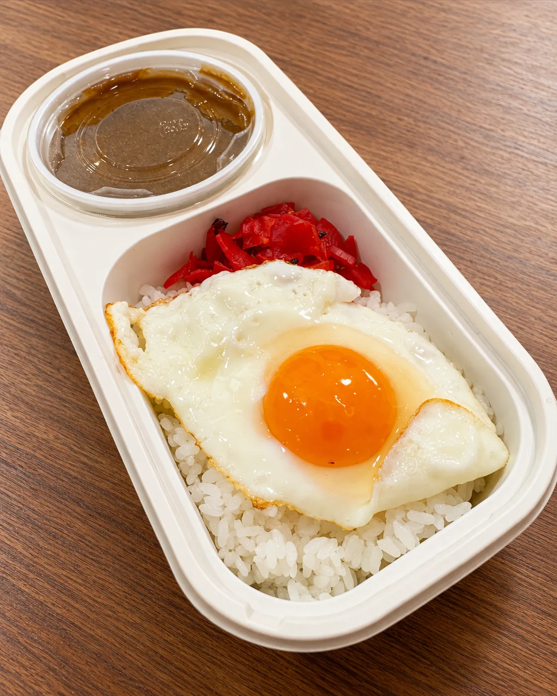 ルーとごはんを分けた、テイクアウトの容器